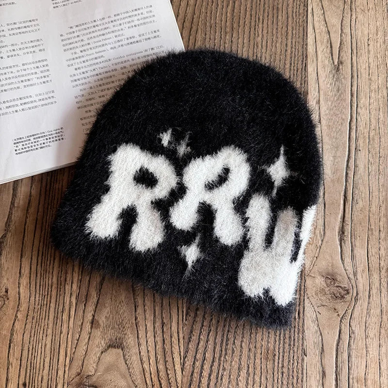 BEANIES Y2K LETTER