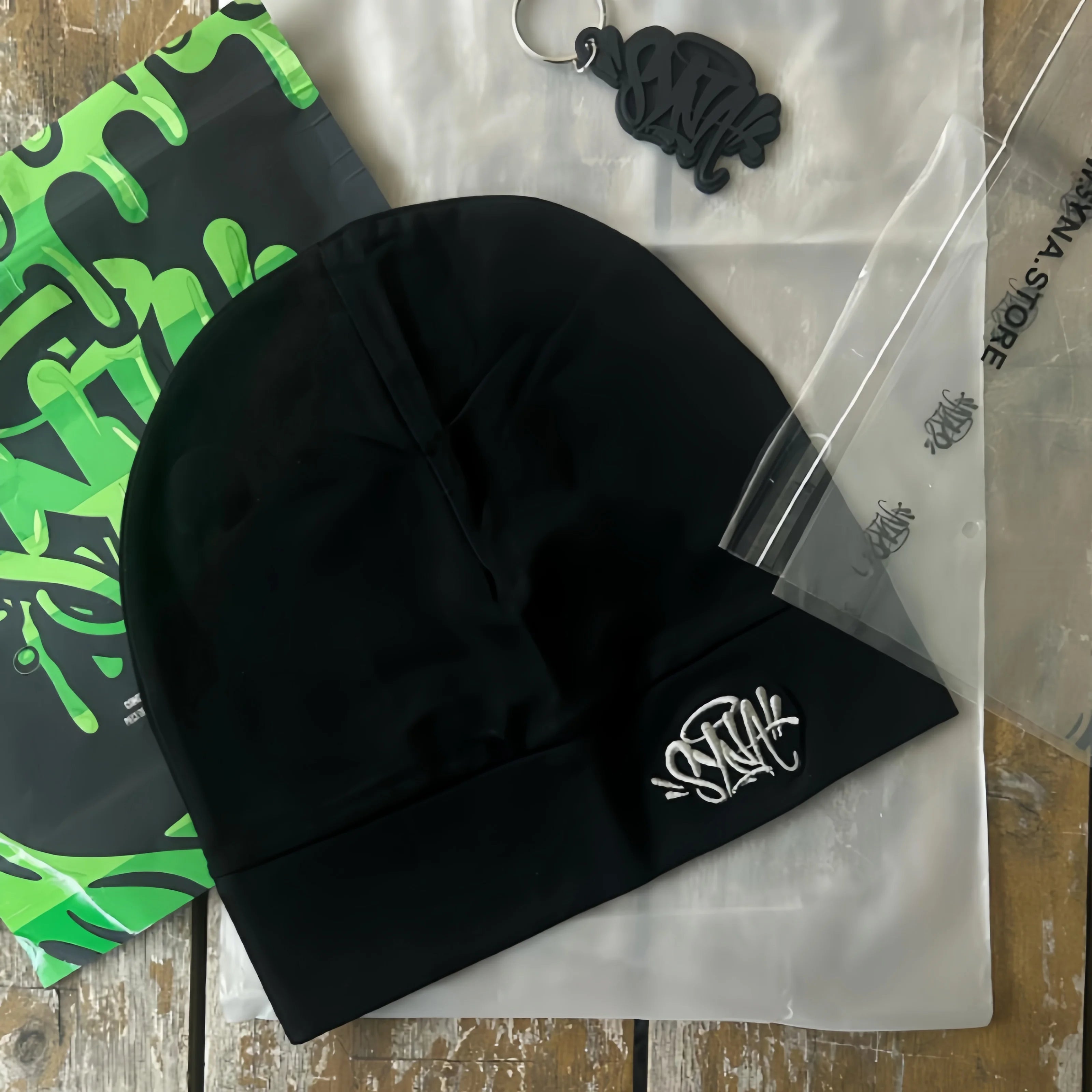 HAT SYNA WORLD RUNNING